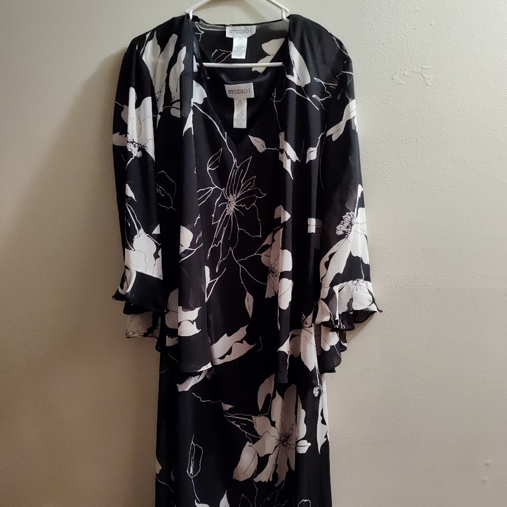 Women's Size 16W sleeveless dress with cape by Studio I